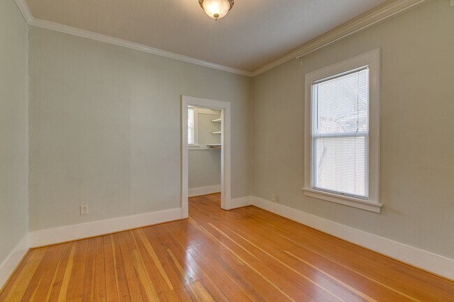 Building Photo - 3Bd/1.75Ba Seattle House