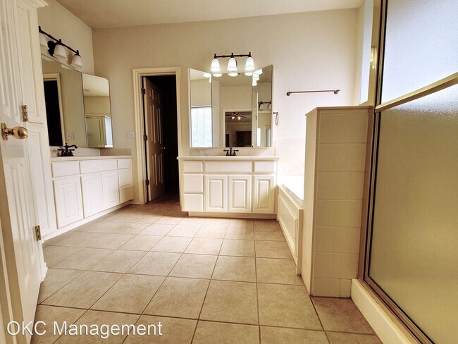 Building Photo - 3 br, 2.5 bath House - 4005 NE 138th Terr
