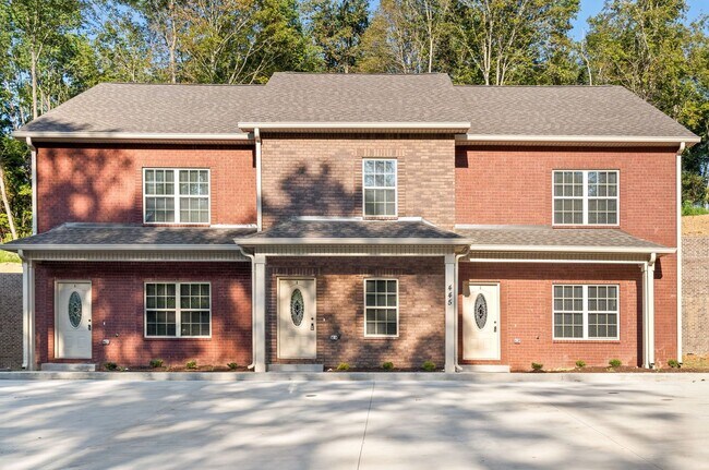 Primary Photo - 441 Oak St