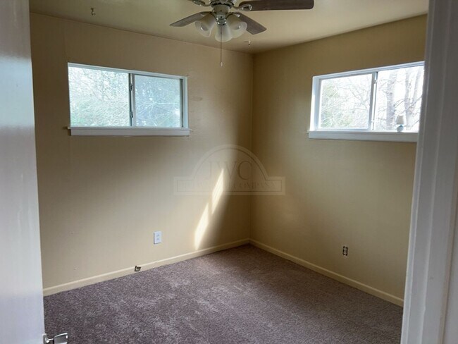 Building Photo - 127 W Stacie Rd