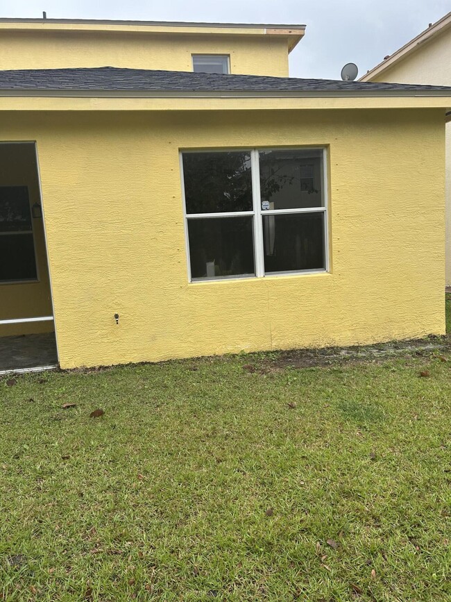Building Photo - 9426 Windrift Cir