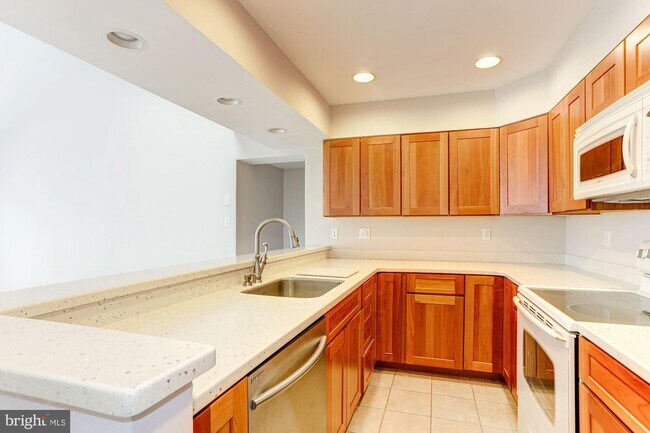 Building Photo - 2A Queen Victoria Ct