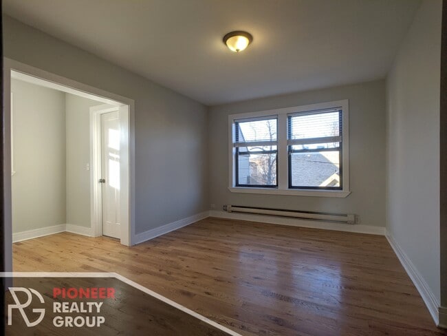 Building Photo - 4542 N Damen Ave