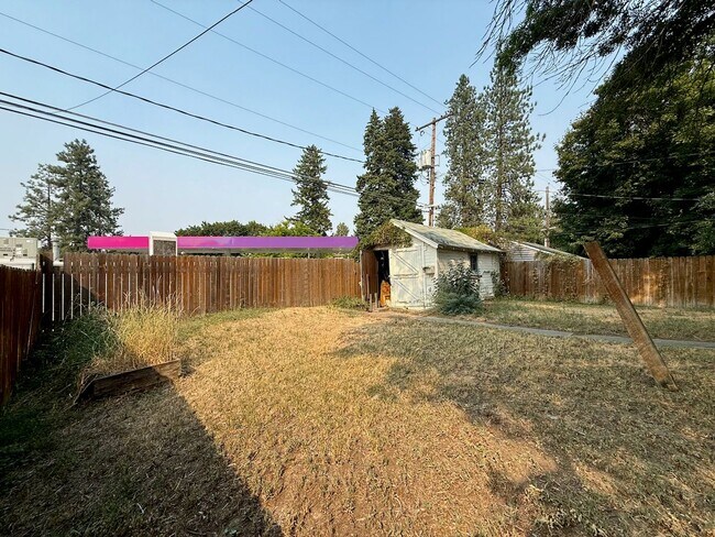 Building Photo - 1520 W 11th Ave