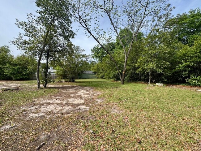 Building Photo - Unit B – Rear Home