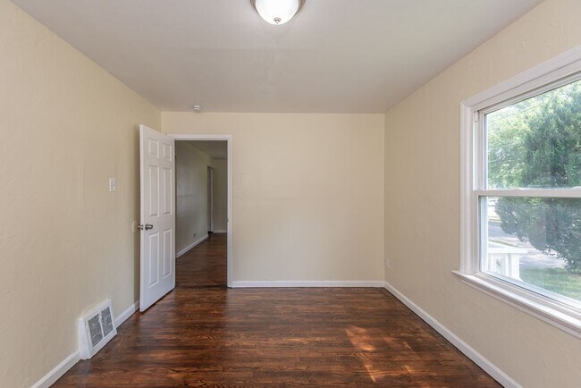 Building Photo - 6325 Jefferson Ave