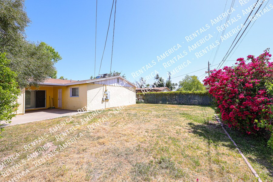 Building Photo - 335 E Papago Dr