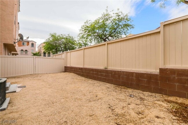 Building Photo - 10633 W Double Spring Ct