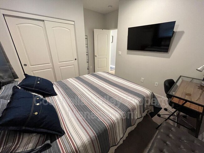 Building Photo - 321 Paseo Gusto