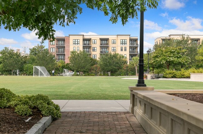 Building Photo - Newly Renovated Condo in the Heart of Downtown