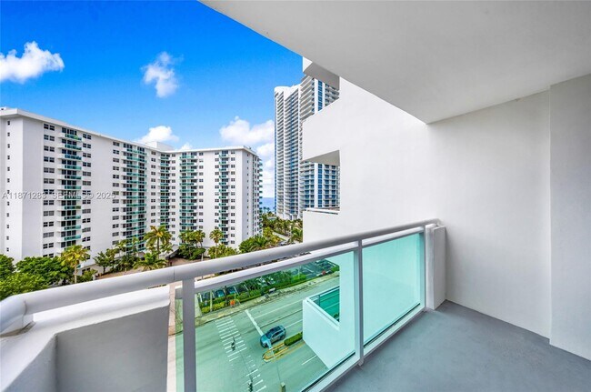 Building Photo - 3000 S Ocean Dr