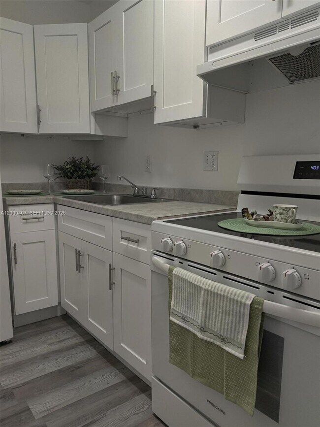 Building Photo - 5930 NE 18th Ave