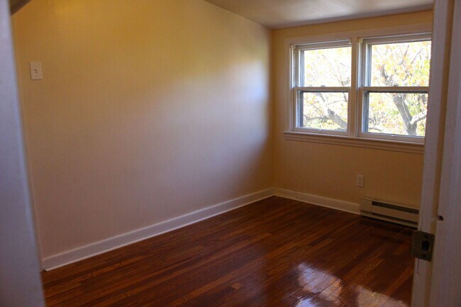 Building Photo - 3952 N 6th St