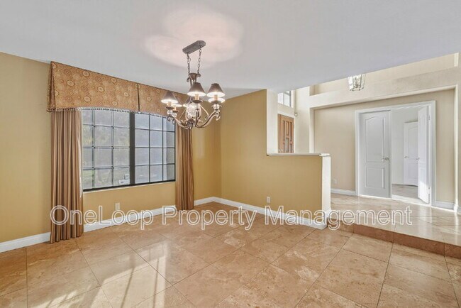 Building Photo - 493 Summerhill View