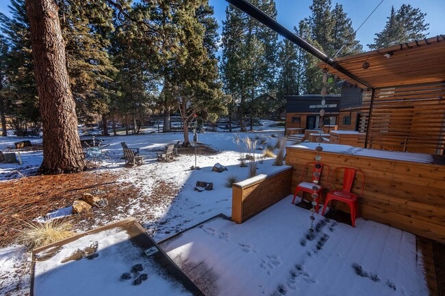 Building Photo - Hiatus Hideaway #3 - Close to Old Mill - Fully Furnished available Now