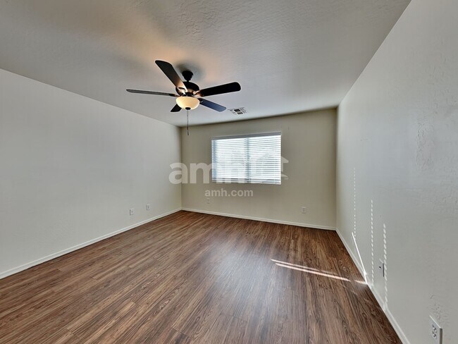 Building Photo - 15827 W Monroe St