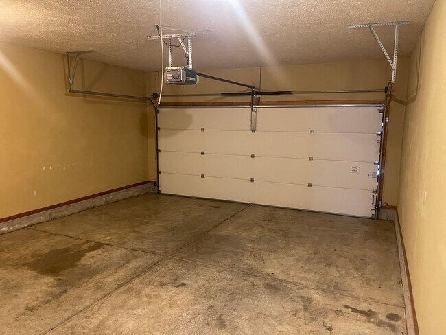 Building Photo - Your new HOME is waiting for you !