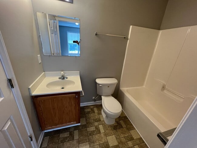 Building Photo - Desirable 3 Bedroom Raleigh Townhouse