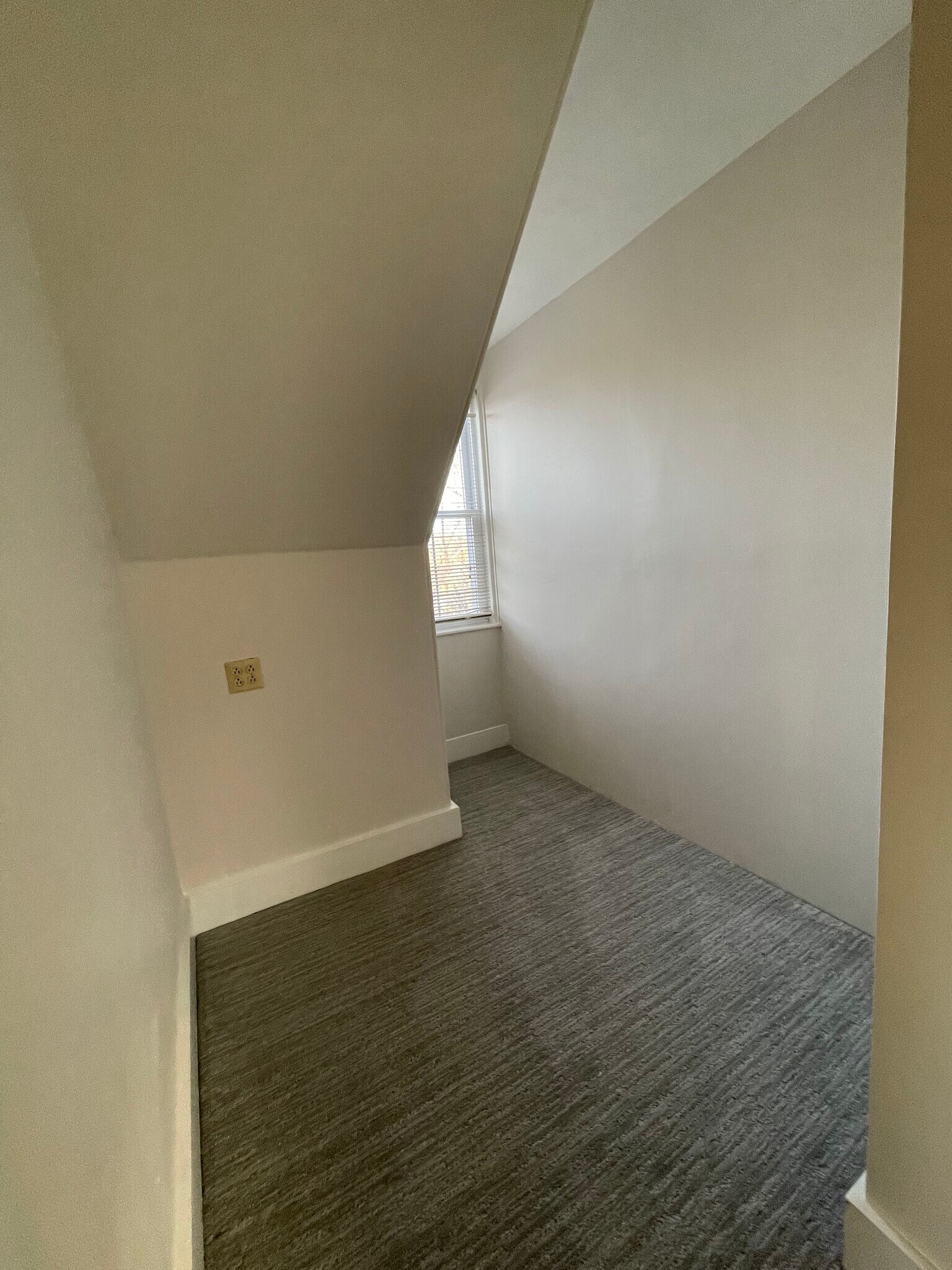 A little nook for storage or reading corner on the 3rd floor - 11 Maple Cir