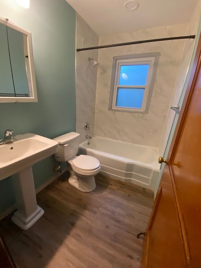 Building Photo - 2BR/1BA, conveniently located