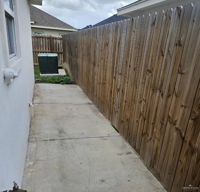 Building Photo - 13 Rafael Dr