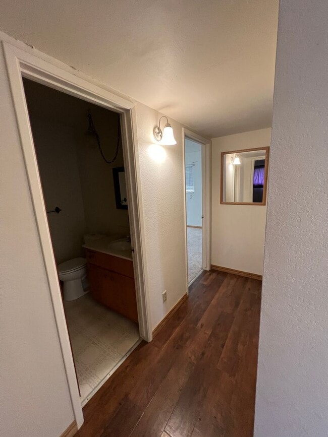 Building Photo - 9866 Hillview Dr