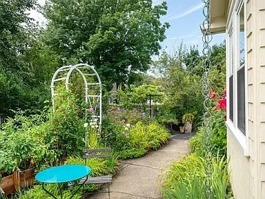 back patio - 151 Walsh St