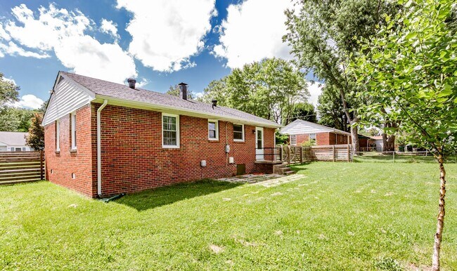 Building Photo - 9507 Stockbridge Dr