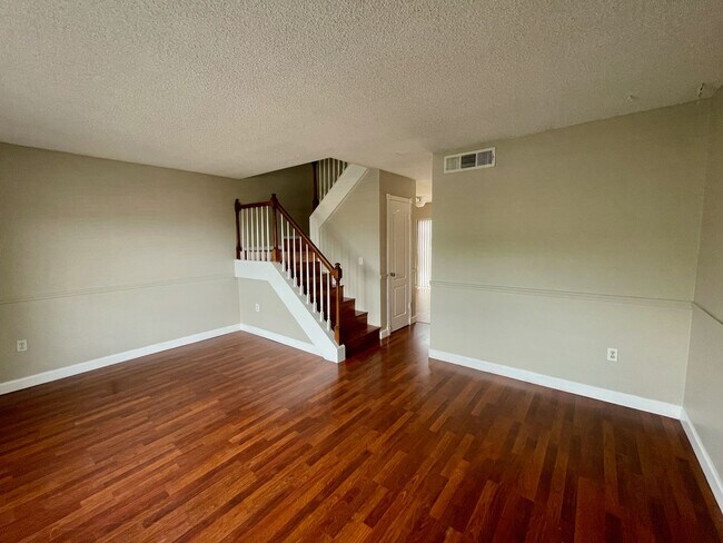 Building Photo - Charming 3-Bedroom, 2.5-Bath Townhome in Village Square Condominiums