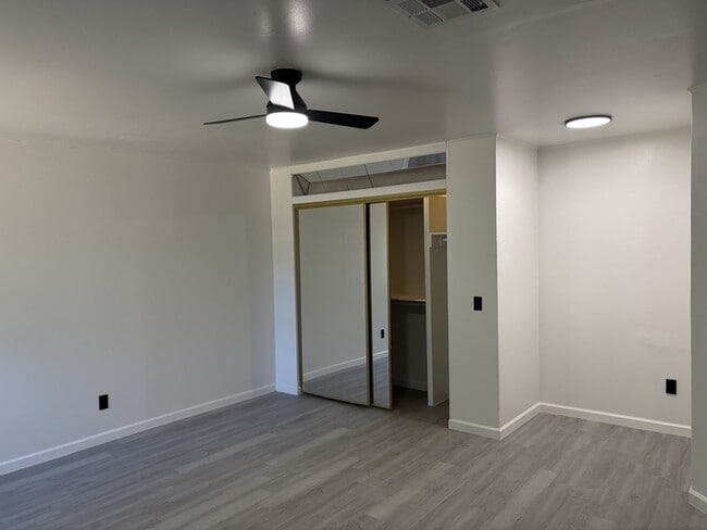 Building Photo - 1417 Oxford Way
