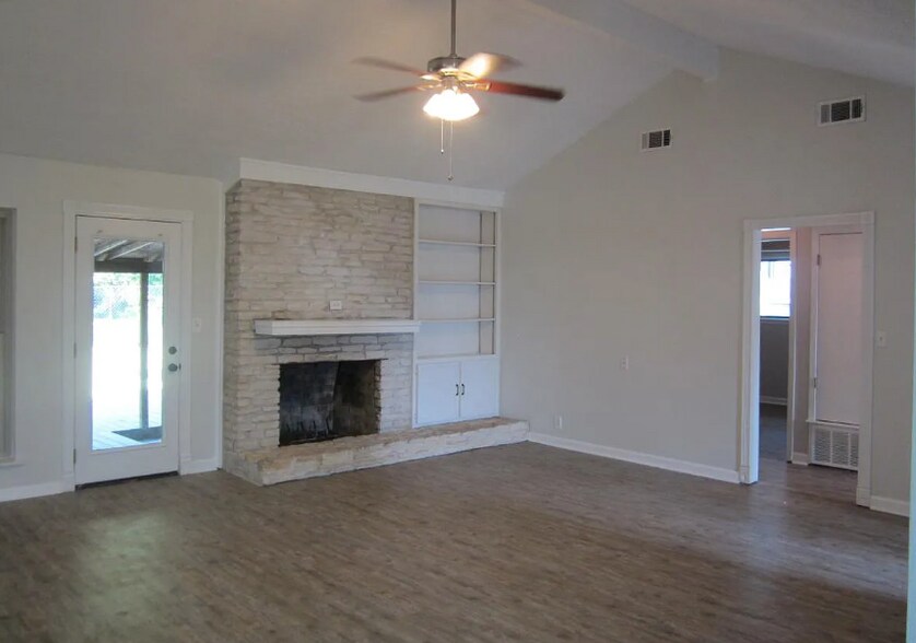 Building Photo - 402 San Gabriel Blvd