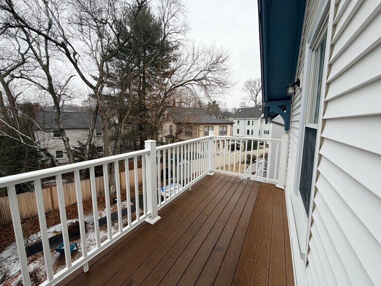 Building Photo - 341 Linwood Ave