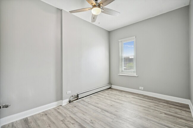 Building Photo - 5135 S Kenwood Ave