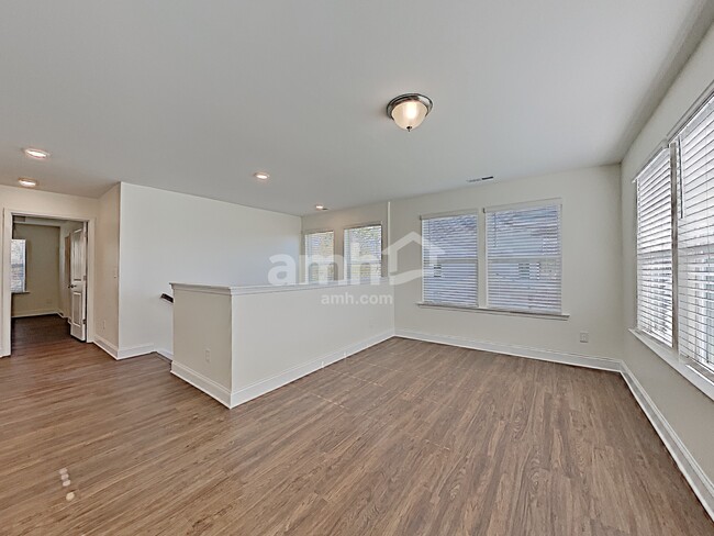 Building Photo - 303 Elmhurst Dr