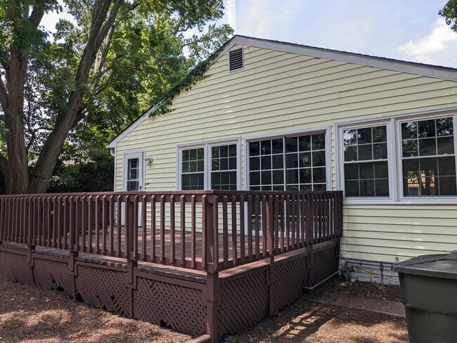 Building Photo - 222 Patrician Dr