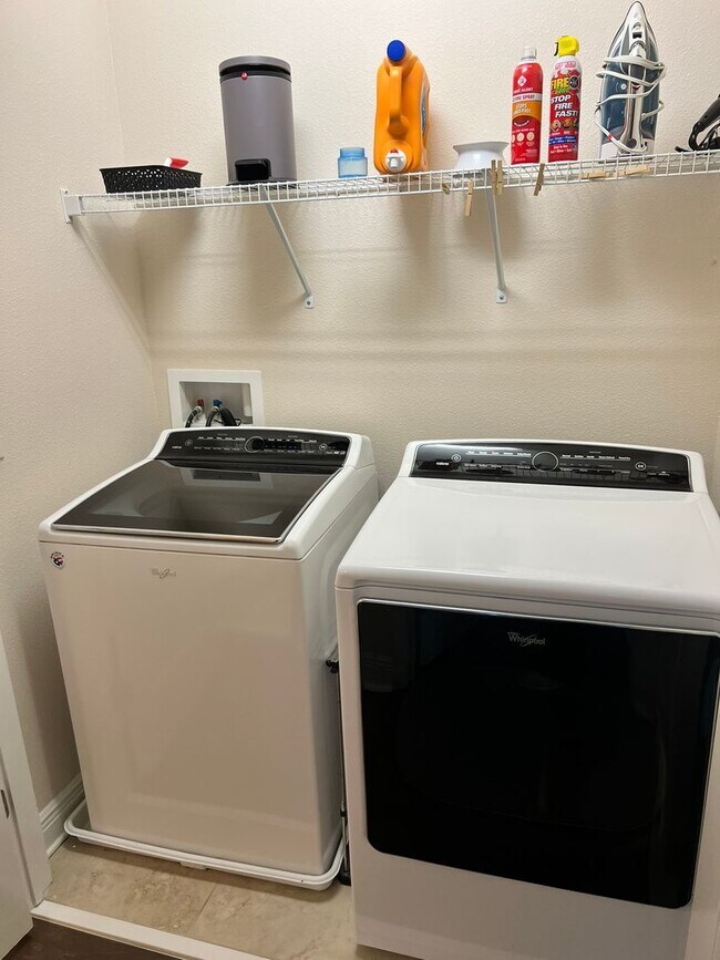 Building Photo - 115 N Arrawana Ave