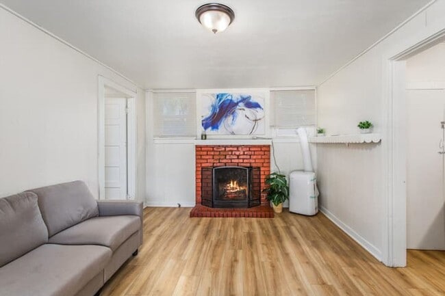 Building Photo - Charming 1-bedroom backhouse in Mentone!
