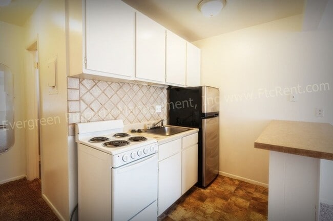 Building Photo - 2008 W Plum St