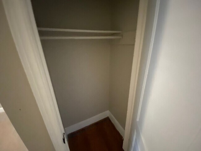Building Photo - Amazing Brick 3 bedroom 2 bathroom rental ...