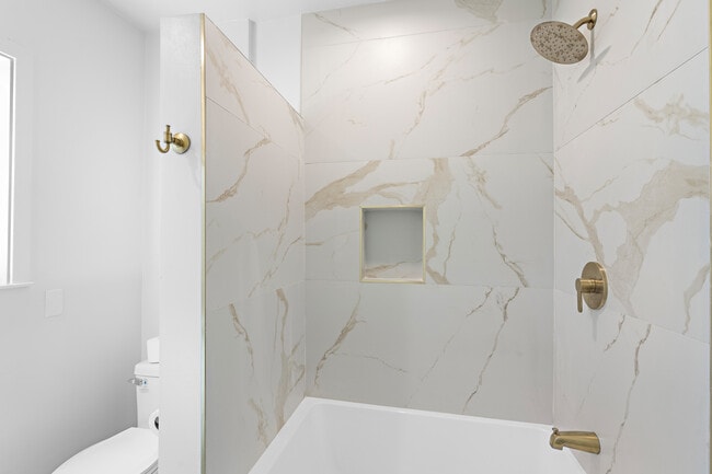 2nd bathroom - 2621 Veteran Ave