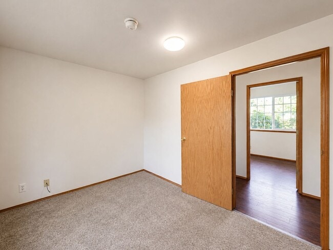 Building Photo - 1817 NW Mulholland Blvd