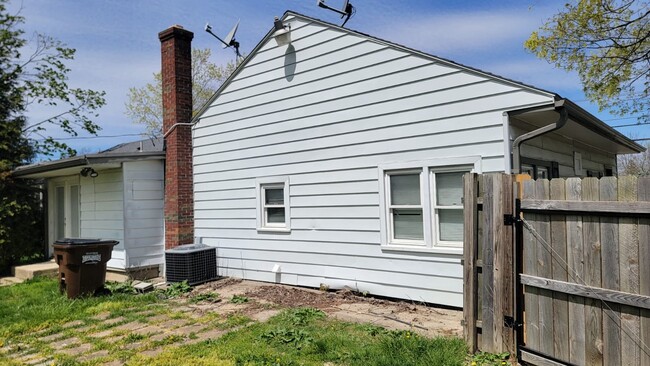 Building Photo - 416 W Wenger Rd