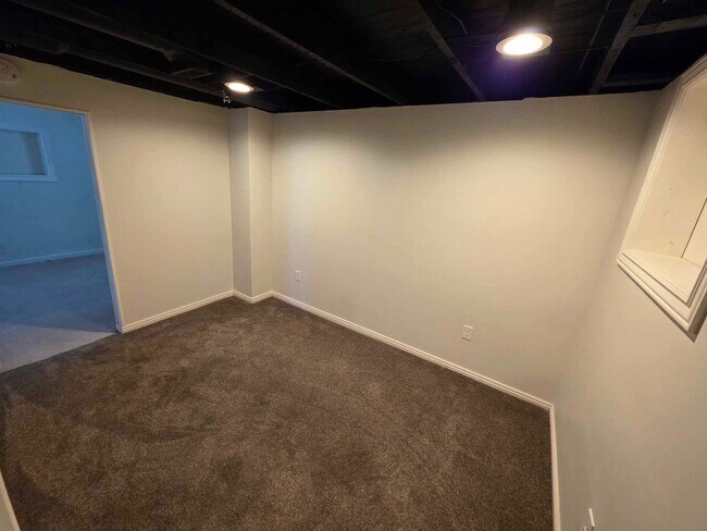 Building Photo - Your Dream Haven Awaits