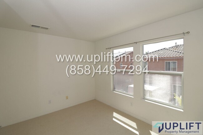 Building Photo - 4 bedroom 2.5 bathroom home in Chula Vista...