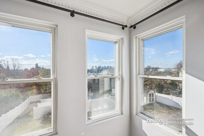 Building Photo - 77 Byron St