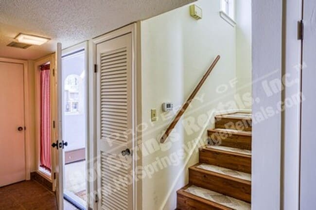 Building Photo - Two-Level Townhome in DeSoto Courts