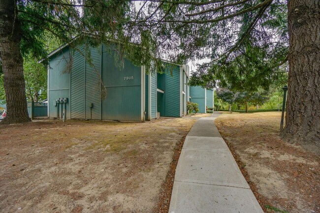 Building Photo - Fanno Creek Condo - Lovely Condo in Heart of Tigard