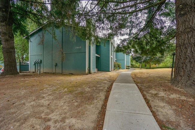 Building Photo - **Free March & April Rent **Fanno Creek Condo - Lovely Condo in Heart of Tigard