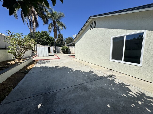 Building Photo - 916 Avenida Ysidora
