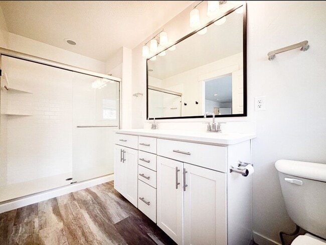 Building Photo - Clean, Bright, Open Town-Home in Lehi